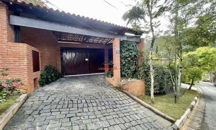 Casa de alto padrão em condomínio de luxo em Palos Verdes, Carapicuíba-SP: 3 quartos, 3 suítes, 3 salas, 4 banheiros, 8 vagas, 321,32 m².