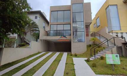Imperdível oportunidade de adquirir casa em condomínio com 3 quartos e 3 suítes em Cotia-SP, no Jardim Caiapiá!