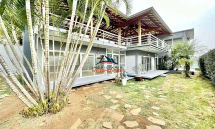 Casa de alto padrão à venda em condomínio no Jardim Ipês, Cotia-SP, com 4 quartos, 2 salas, 5 banheiros, 4 vagas e 400,82 m².