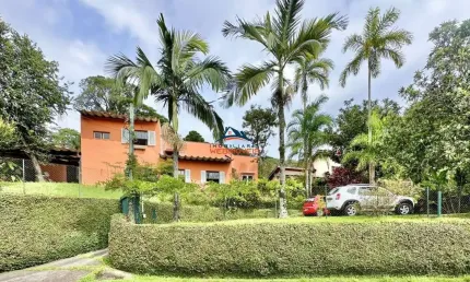 Imperdível oportunidade: Casa à venda em Cotia-SP, Chácara Eliana, 4 quartos, 2 suítes, 4 salas, 4 banheiros, 6 vagas, 218,08 m²