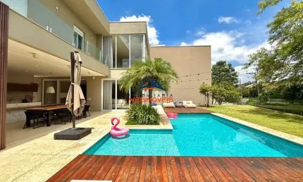Espetacular Casa em Condomínio à Venda em Jandira-SP, Bairro Jardim do Golf I: 4 Suites, 3 Salas, 6 Banheiros, 2 Vagas, 402,49m²!