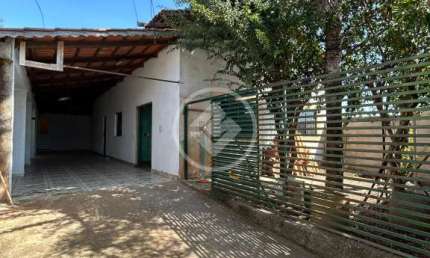 Casa com 3 quartos para alugar na Bacuri, 00, Parque Santa Rita, Goiânia