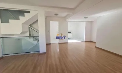 Sobrado à venda em Curitiba, Xaxim, com 3 quartos, com 129 m²