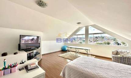 Sobrado à venda em Curitiba, Bairro Alto, com 3 quartos, com 148 m²
