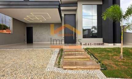 Casa em condomínio: 3 quartos, 2 suítes, 2 salas, 4 banheiros, 4 vagas de garagem em Nova Odessa-SP.