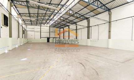 Barracão industrial com 5 salas e 5 banheiros, 800m² no Jardim Werner Plaas - Americana-SP. Alugue já!