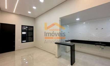 Imperdível oportunidade! Casa à venda em Americana-SP, Parque Universitário. 3 quartos, 1 suíte, 1 sala, 3 banheiros, 2 vagas de garagem, 120m².