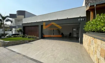 Casa de alto padrão em condomínio à venda em Nova Odessa-SP no Residencial Imigrantes: 3 quartos, 2 suítes, 4 banheiros, 2 vagas de garagem, 240m².
