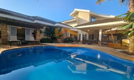 Casa de alto padrão em condomínio na Estância Hípica em Nova Odessa-SP: 3 quartos, 1 suíte, 2 salas, 5 banheiros, 6 vagas, 241m².