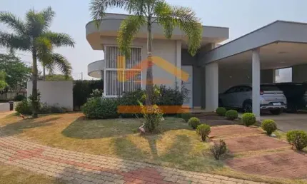 Casa de alto padrão em condomínio: 3 quartos, 1 suíte, 2 salas, 4 banheiros, 4 vagas, 243m² em Estância Hípica, Nova Odessa-SP.
