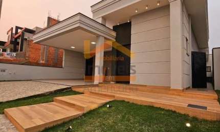 Casa de Luxo no Condomínio em Engenho Velho, Nova Odessa-SP: 3 quartos, 1 suíte, 3 banheiros, 4 vagas de garagem, 185m².