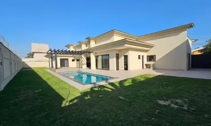 Luxuosa Casa em Condomínio de Alto Padrão na Estância Hípica, Nova Odessa-SP: 4 quartos, 4 suítes, 5 banheiros, 5 vagas, 550m².