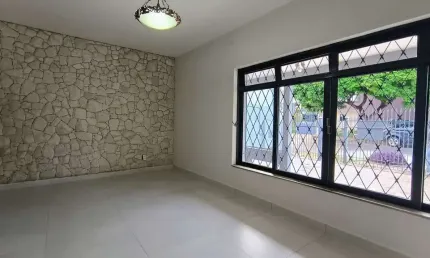 Casa Comercial para Locação no Centro de Americana-SP: 5 salas, 2 banheiros, 180m² de área. Venha Conferir!