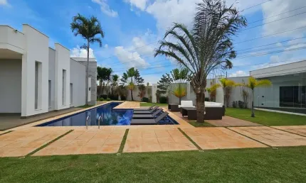 Casa de luxo em condomínio à venda em Nova Odessa-SP, 3 quartos, 3 suítes, 5 banheiros, 4 vagas, 333m² na Estância Hípica.