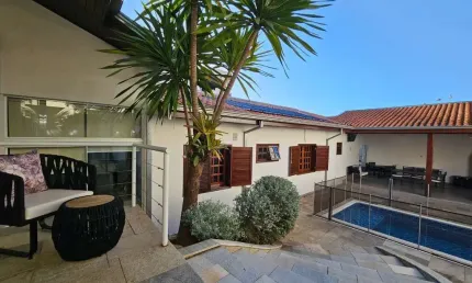 Imperdível casa à venda em Americana-SP, no Jardim São Paulo, com 3 quartos, 1 suíte, 2 salas, 3 banheiros, 2 vagas de garagem e 250,00m².