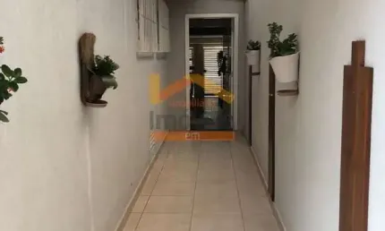 Oportunidade única! Casa à venda em Americana-SP, na Vila Santa Maria, com 3 quartos, 3 suítes, 2 salas, 3 banheiros, 2 vagas de garagem, e 163m² de área. Aproveite!