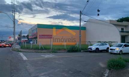 Terreno disponível para locação com 357m² em avenida movimentada no Jardim Dona Regina em Santa Bárbara d'Oeste
