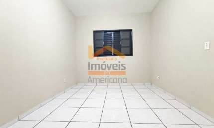 Casa fundos para locação em Americana-SP, Parque Nova Carioba: 1 quarto, 1 sala, 1 banheiro, 1 vaga de garagem, 57m². Venha conferir!
