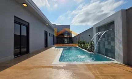 Casa condomínio de luxo com 3 suítes e 4 vagas de garagem no Jardim Recanto das Águas, Nova Odessa-SP!