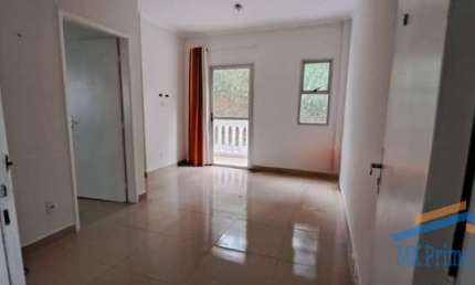 Apartamento 02 Dormitórios e sala c/sacada Jd. Roberto.