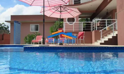 Jd Colonial - Nova, moderna, 4 suítes e 7 vagas cobertas!