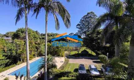 Chácara em Aldeia da Serra com 4 Dorm sendo 2 Suítes - Piscina