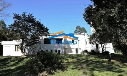 Espaçosa Casa de 804 m² A/C. em 5.115,00 m² de terreno c/ energia solar