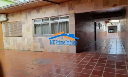 Ótima Casa Térrea com 3 Dormitórios e 5 Vagas - Jaguaribe.