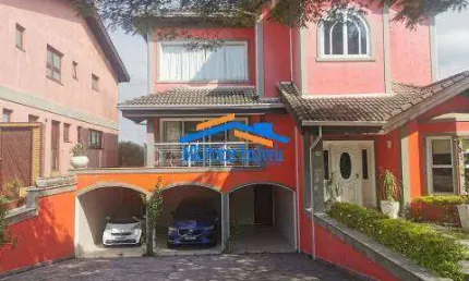 Linda Casa em Condomínio 5 dormitórios em Aldeia da Serra!