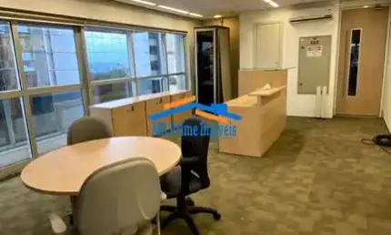 Sala comercial mobiliada 148m² no Edifício Icon Alphaville.