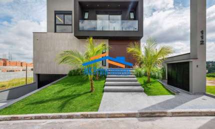 Casa Nova com 486m² em um dos Melhores Condomínios - Granja Viana.