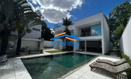 Sobrado Luxuoso com 850 m² - Localização Privilegiada e Design Exclusivo.