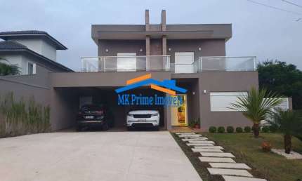 Linda Casa em condomínio 611m² com 3 suítes no cond. Santa Maria.
