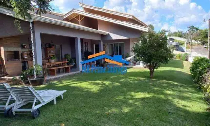 Casa em condonínio com 700m² sendo 3 suítes em Atibaia.