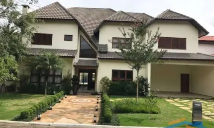 Excelente Casa em Condomínio na Aldeia da Serra no Morada dos Pássaros.