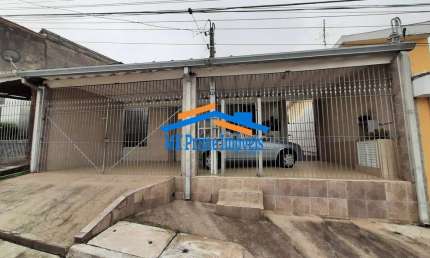 Casa térrea em um  terreno de 300m2 no Jardim Roberto, Osasco, São Paulo.