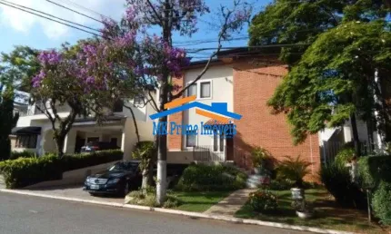 Excelente casa em condomínio no alphaville 5 sendo 5 quartos e 4 vagas.