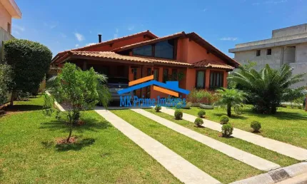 Maravilhosa Casa térrea com 400 metros de terreno e 180 de Área construída.
