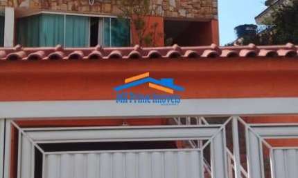 Lindo Sobrado com 4 Dormitórios sendo 2 Suítes e 5 Vagas de Garagem.