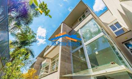 Casa com 4 suítes, 424,76 a/c, elevador, 4 vagas, Jardim Cordeiro!