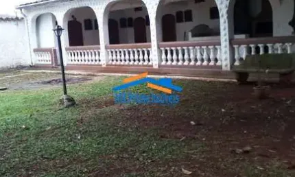 Excelente Casa 6 Dormitórios sendo 1 Suíte com Piscina - 2000m² de Terreno