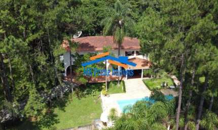 Casa em Condomínio à Venda na Granja Viana sendo com 5.229m² de Terreno.