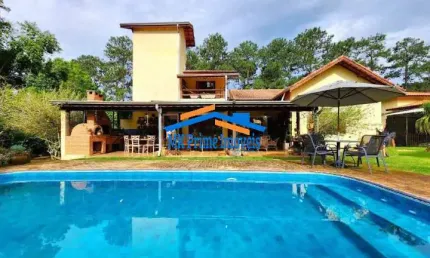 Casa Térrea 360 m² - 3 Suítes - Lazer Completo - Pinheiros Tênis Village