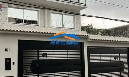 Sobrado Novo sendo 3 Suítes, Churrasqueira e 4 vagas no Bela Vista.
