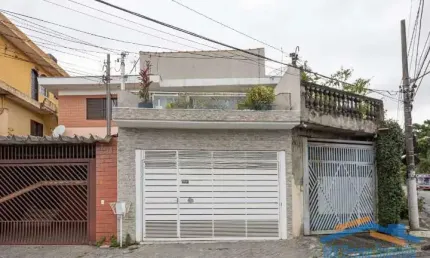 Lindo Sobrado com 3 Dormitórios sendo 1 Suíte e 2 Vagas de Garagem.