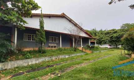 Chácara 5.800 m², 05 residências e 02 salões comercial - Prox. ao Centro.