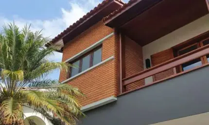 Casa ( Semi )Térrea a venda no Res. 10 - ALPHAVILLE.