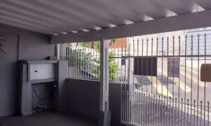 Oportunidade no Jardim das Flores: 2 Casas com 3 Dormitórios e 2 Vagas.