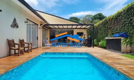 Casa Nova e TÉRREA c/ piscina, em rua fechada! Miolo da Granja