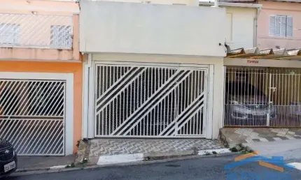 Excelente Sobrado com 3 Dormitórios sendo 2 Suítes e uma Vaga de Garagem.